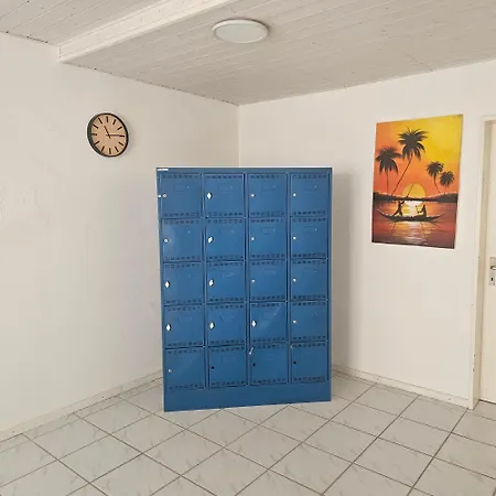 Popup Trainstation Hb ホステル