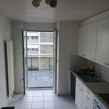Albergue Popup Trainstation Hb *