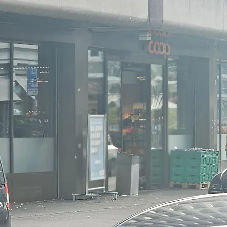 Albergue Popup Trainstation Hb *