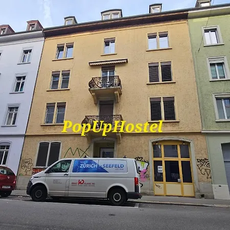 Albergue Popup Trainstation Hb *