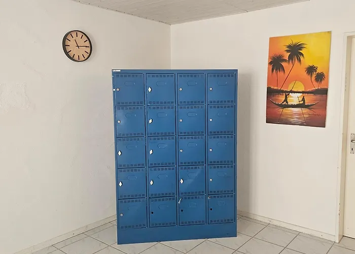 Popup Trainstation Hb אכסניה